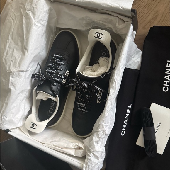 Chanel Weekender Logo lace up CC Sneaker in Black size 38 - Picture 8 of 11